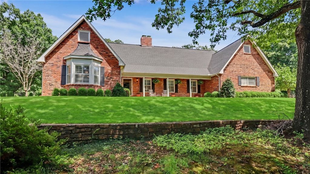 1134 N Crossover Road, Fayetteville, AR 72701
