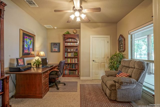 569 Rose Branch Dr, La Vernia, TX 78121