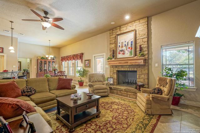 569 Rose Branch Dr, La Vernia, TX 78121