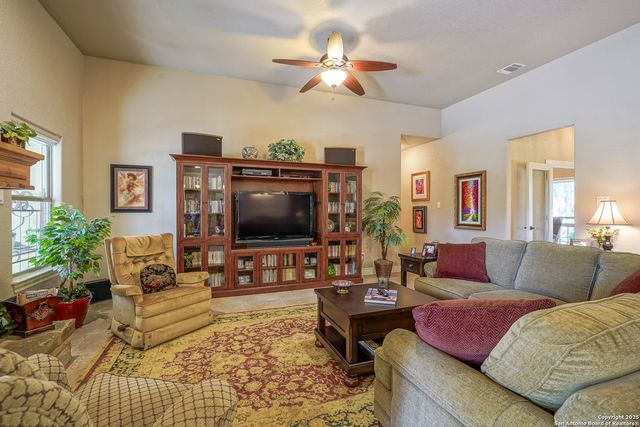 569 Rose Branch Dr, La Vernia, TX 78121