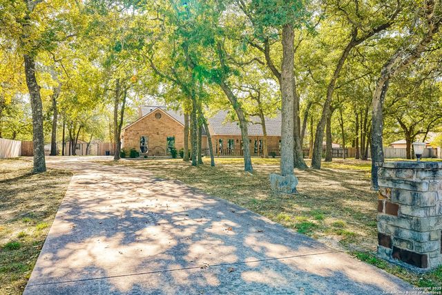 569 Rose Branch Dr, La Vernia, TX 78121