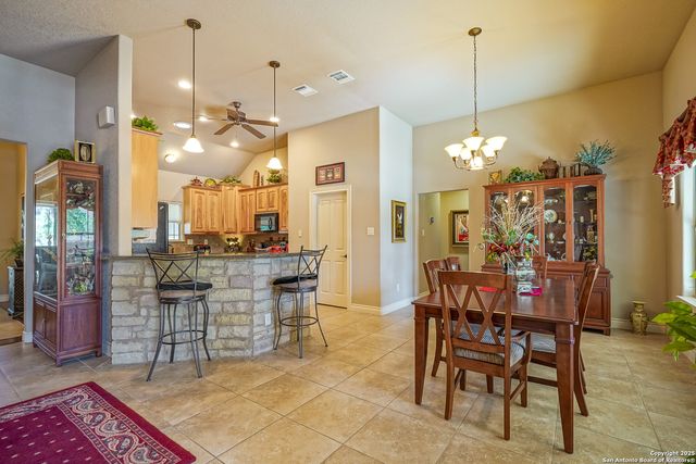 569 Rose Branch Dr, La Vernia, TX 78121