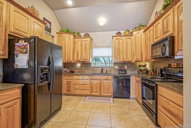 569 Rose Branch Dr, La Vernia, TX 78121