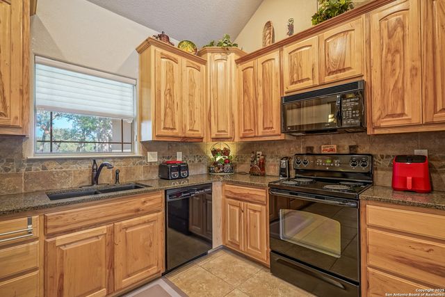 569 Rose Branch Dr, La Vernia, TX 78121