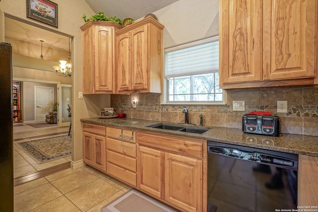 569 Rose Branch Dr, La Vernia, TX 78121