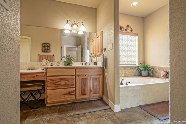 569 Rose Branch Dr, La Vernia, TX 78121