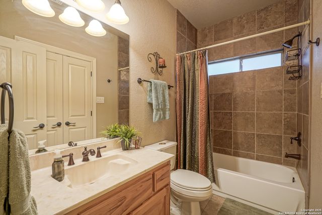 569 Rose Branch Dr, La Vernia, TX 78121