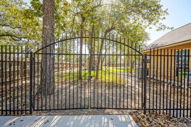 569 Rose Branch Dr, La Vernia, TX 78121