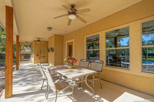 569 Rose Branch Dr, La Vernia, TX 78121