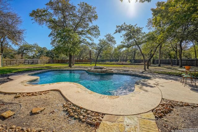 569 Rose Branch Dr, La Vernia, TX 78121