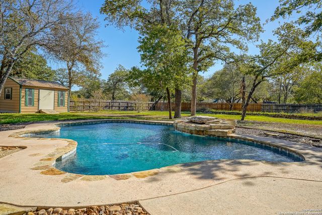 569 Rose Branch Dr, La Vernia, TX 78121