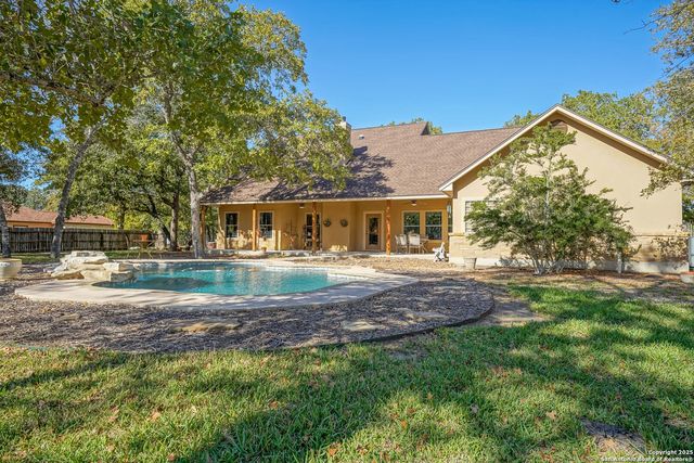 569 Rose Branch Dr, La Vernia, TX 78121