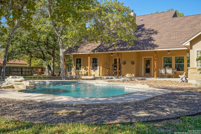 569 Rose Branch Dr, La Vernia, TX 78121