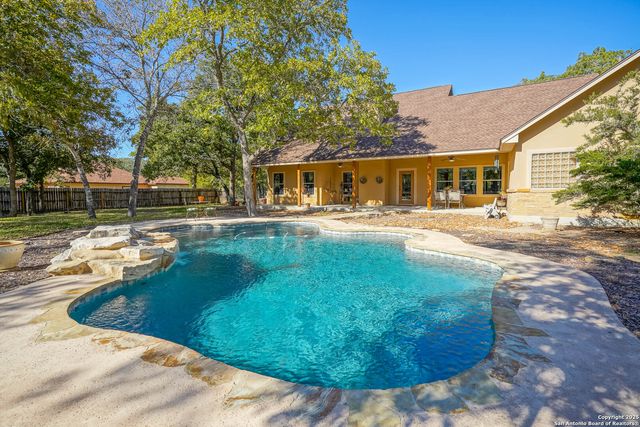 569 Rose Branch Dr, La Vernia, TX 78121