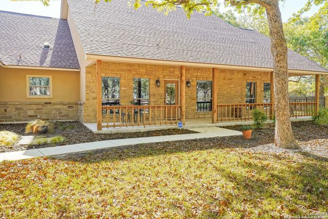 569 Rose Branch Dr, La Vernia, TX 78121