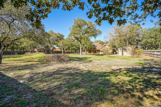 569 Rose Branch Dr, La Vernia, TX 78121