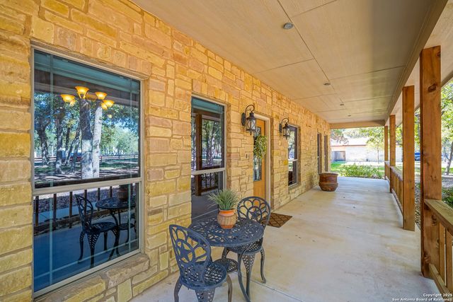 569 Rose Branch Dr, La Vernia, TX 78121