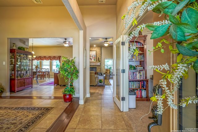 569 Rose Branch Dr, La Vernia, TX 78121