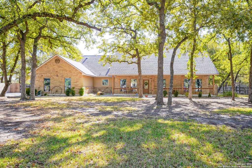 569 Rose Branch Dr, La Vernia, TX 78121