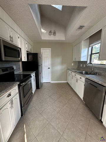 305 Overlook Drive, Warner Robins, GA 31088