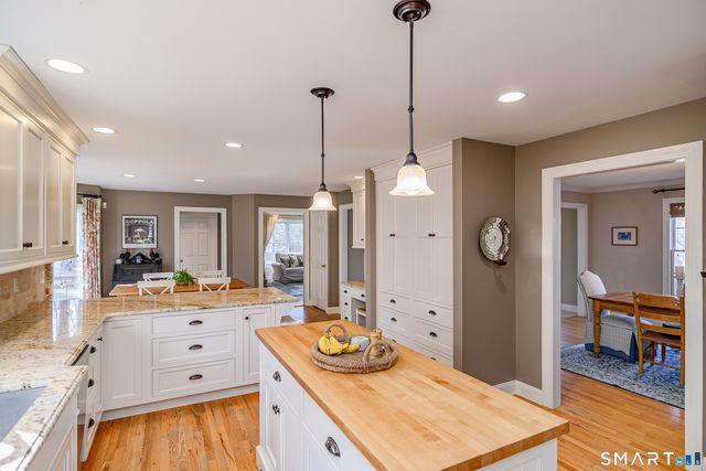 20 Charter Ridge Drive, Newtown, CT 06482