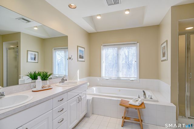 20 Charter Ridge Drive, Newtown, CT 06482