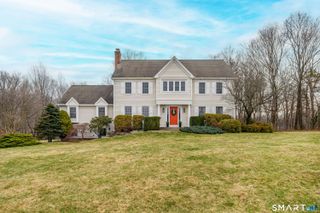 20 Charter Ridge Drive, Newtown, CT 06482