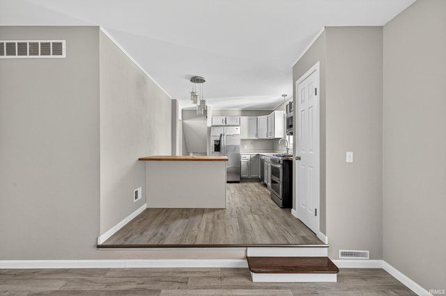 1403 Cantondale Lane, Mishawaka, IN 46544