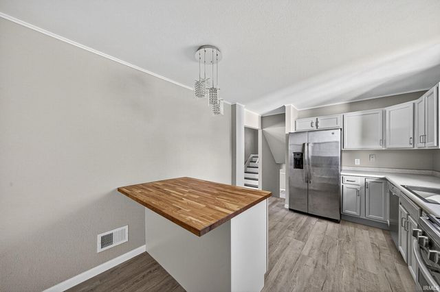 1403 Cantondale Lane, Mishawaka, IN 46544