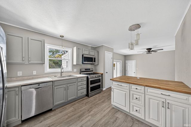 1403 Cantondale Lane, Mishawaka, IN 46544