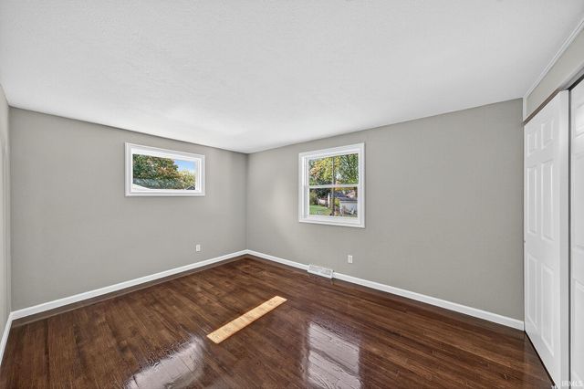 1403 Cantondale Lane, Mishawaka, IN 46544