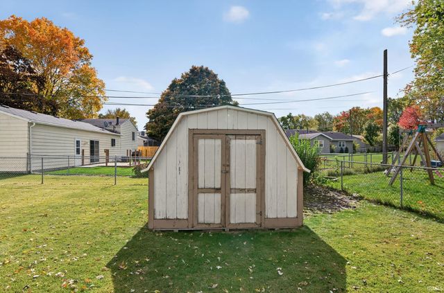 1403 Cantondale Lane, Mishawaka, IN 46544