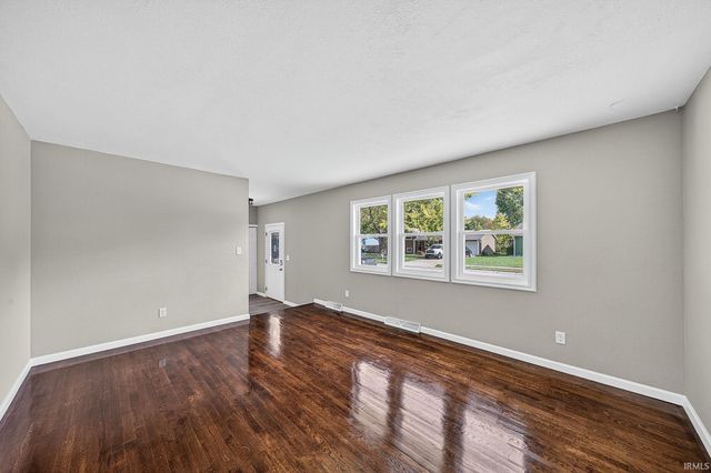 1403 Cantondale Lane, Mishawaka, IN 46544