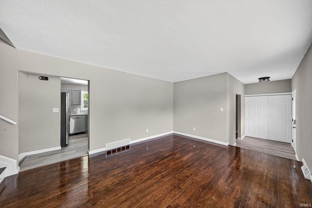 1403 Cantondale Lane, Mishawaka, IN 46544