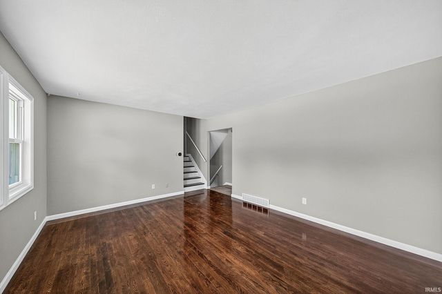 1403 Cantondale Lane, Mishawaka, IN 46544