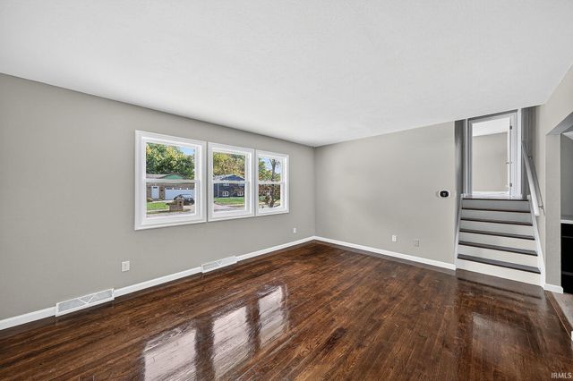 1403 Cantondale Lane, Mishawaka, IN 46544