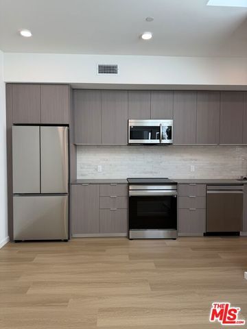 5119 Colfax Avenue 304, Valley Village, CA 91601