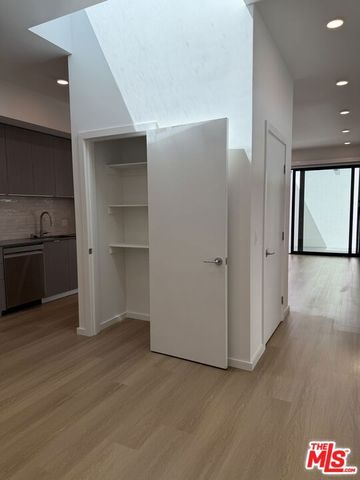 5119 Colfax Avenue 304, Valley Village, CA 91601