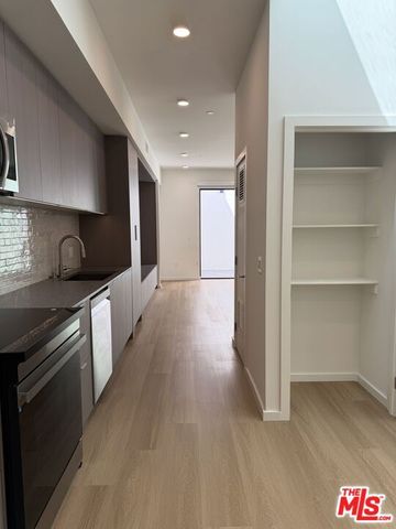 5119 Colfax Avenue 304, Valley Village, CA 91601