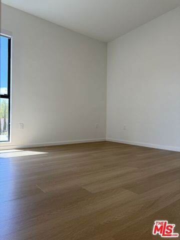 5119 Colfax Avenue 304, Valley Village, CA 91601