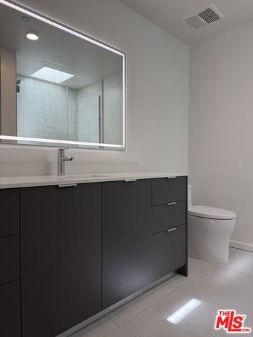 5119 Colfax Avenue 304, Valley Village, CA 91601