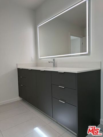 5119 Colfax Avenue 304, Valley Village, CA 91601