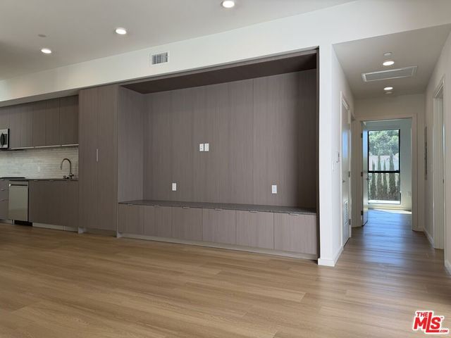 5119 Colfax Avenue 304, Valley Village, CA 91601