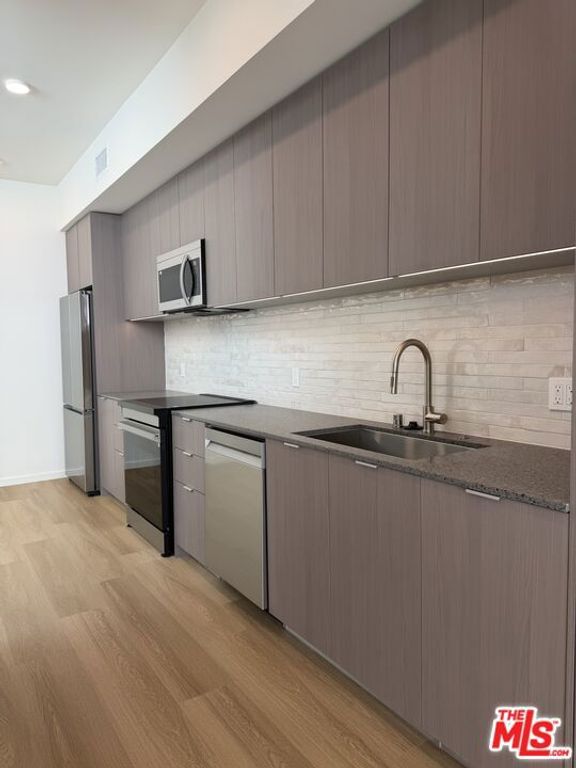 5119 Colfax Avenue 304, Valley Village, CA 91601