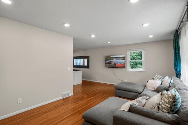 2500 Xylon Avenue S, Saint Louis Park, MN 55426