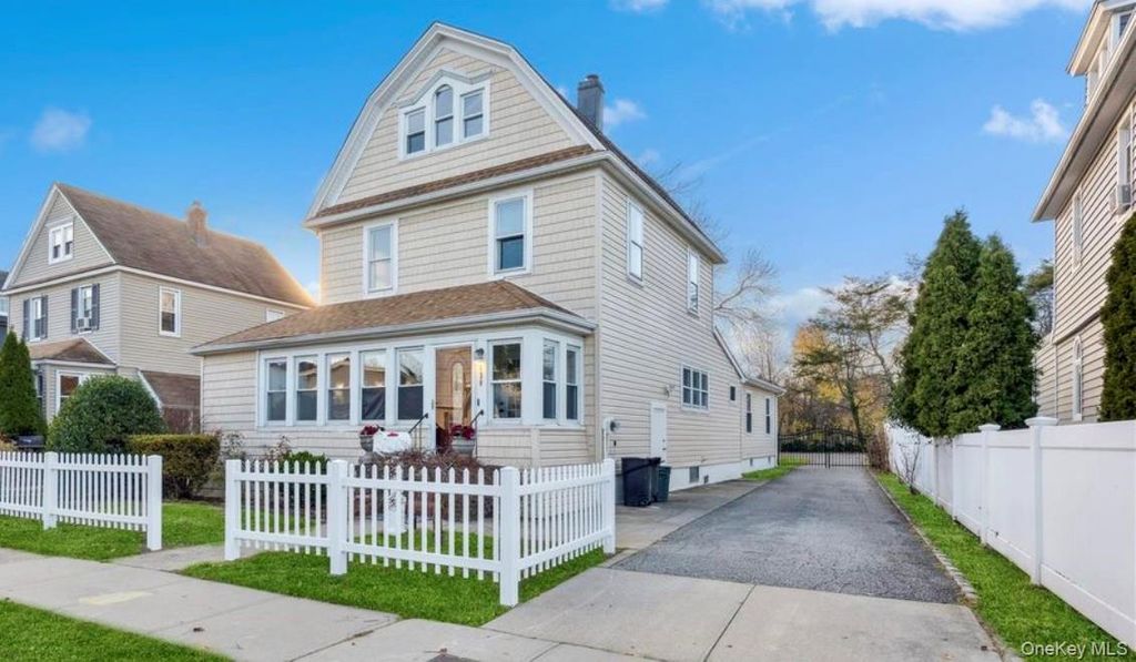 120 N Forest Avenue, Rockville Centre, NY 11570