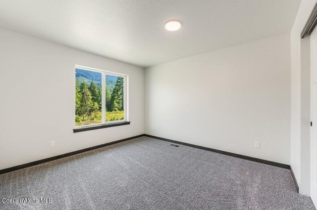 25817 N Dickens Rd, Athol, ID 83801