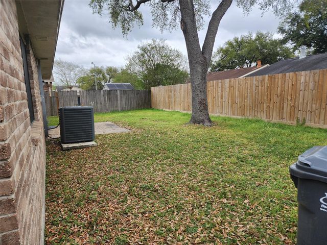 17307 S Yorkglen Drive, Houston, TX 77084