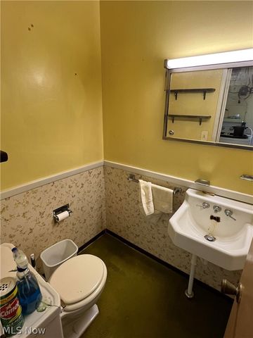 7317 Parma Park Boulevard, Parma, OH 44130