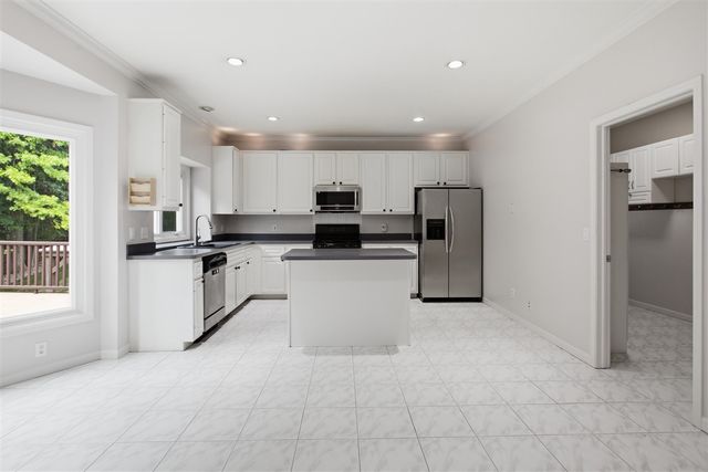 2189 Clinton View Circle, Rochester Hills, MI 48309